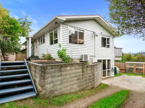 22 Castle Crescent, Stokes Valley
