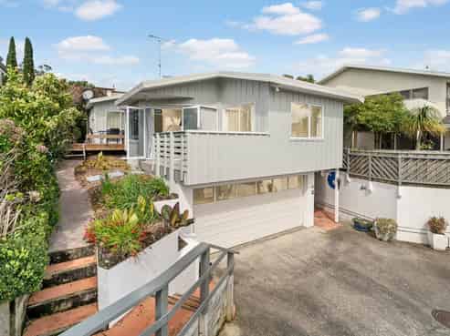2/3 Tiri View Place, Waiake