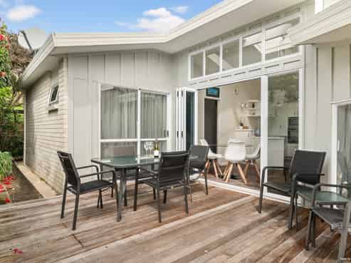 2/3 Tiri View Place, Waiake