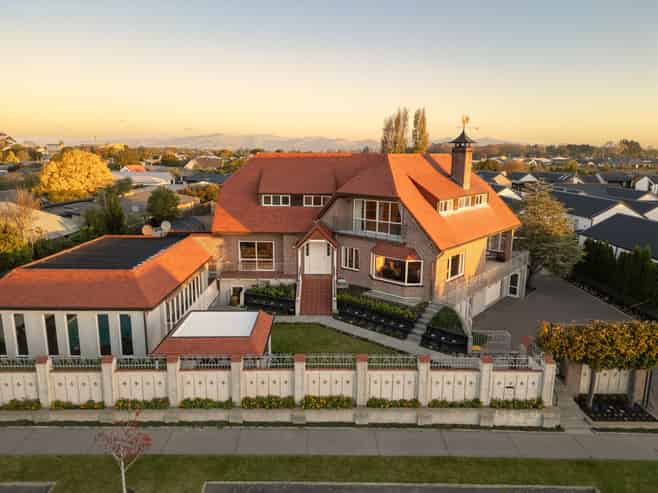 7 Nederland Avenue, Burwood