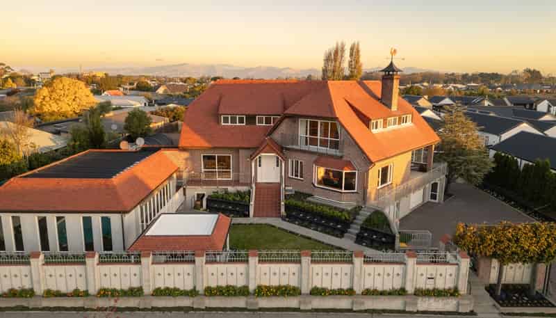 7 Nederland Avenue, Burwood