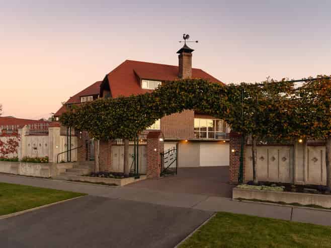 7 Nederland Avenue, Burwood