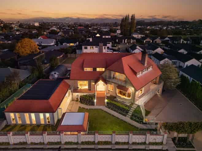 7 Nederland Avenue, Burwood