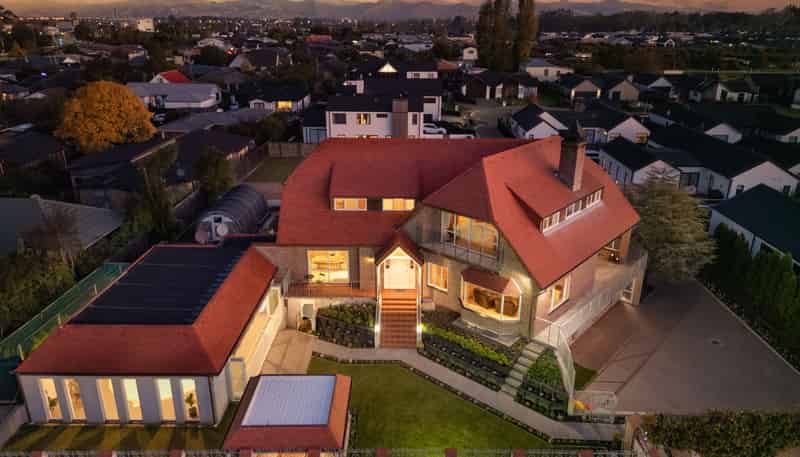 7 Nederland Avenue, Burwood