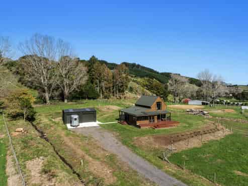 1335 Manawahe Road, Manawahe