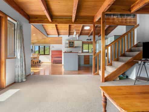 1335 Manawahe Road, Manawahe
