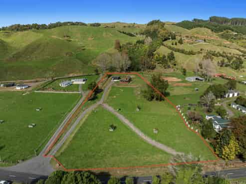 1335 Manawahe Road, Manawahe