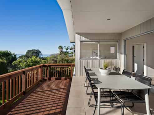 16 Arapito Road, Titirangi