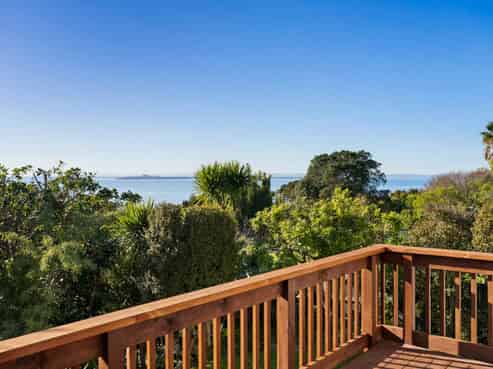 16 Arapito Road, Titirangi