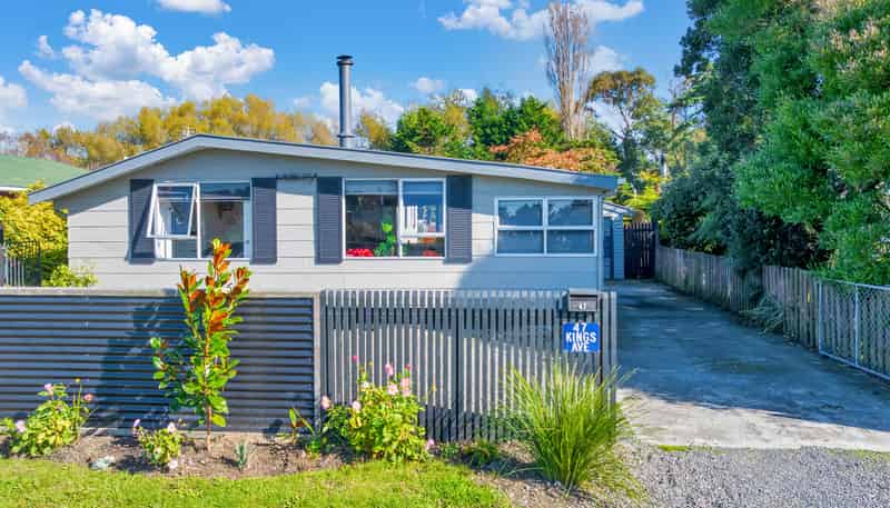 47 Kings Avenue, Waikuku Beach