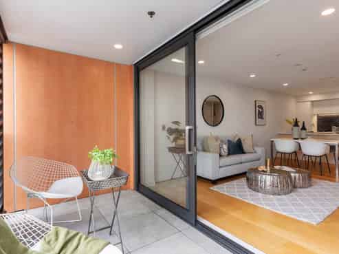 406/10 Lion Place, Epsom