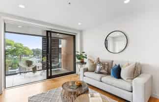 406/10 Lion Place, Epsom