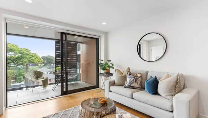 406/10 Lion Place, Epsom