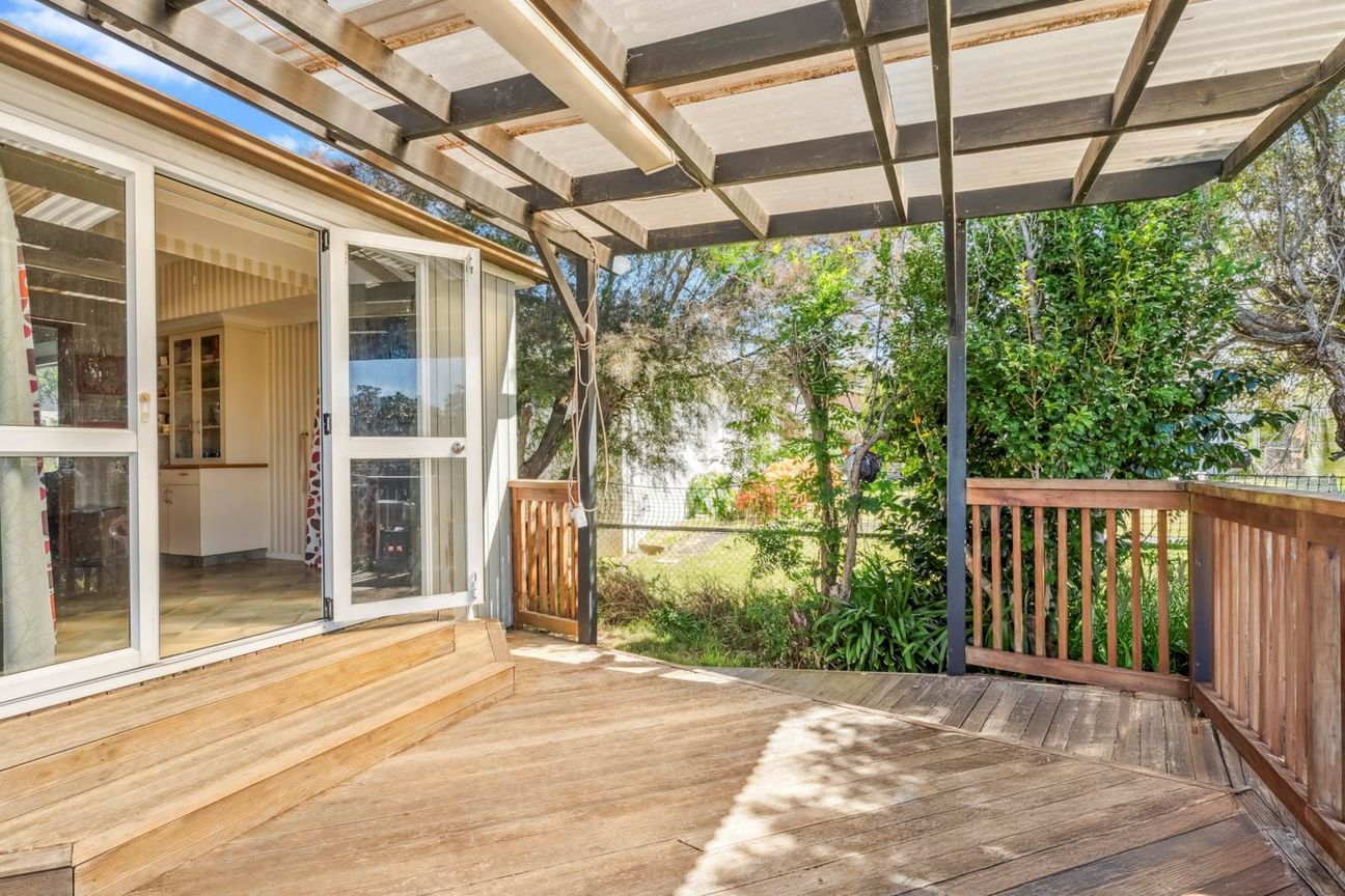 Large Family Home On a 680m² site - Options Galore - Ansicht 5