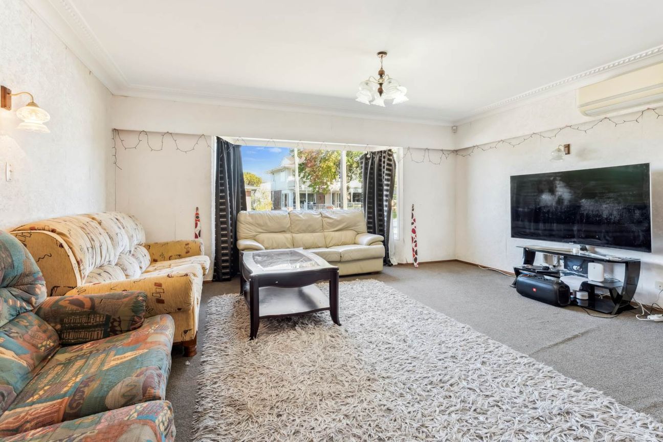 Large Family Home On a 680m² site - Options Galore - Mehr