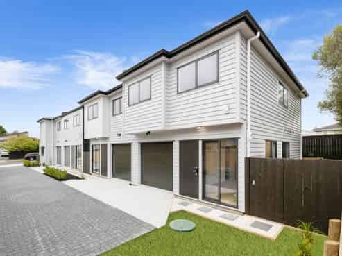 8D Minaret Drive, Bucklands Beach