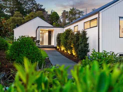 8 Collings Drive, Lucas Heights