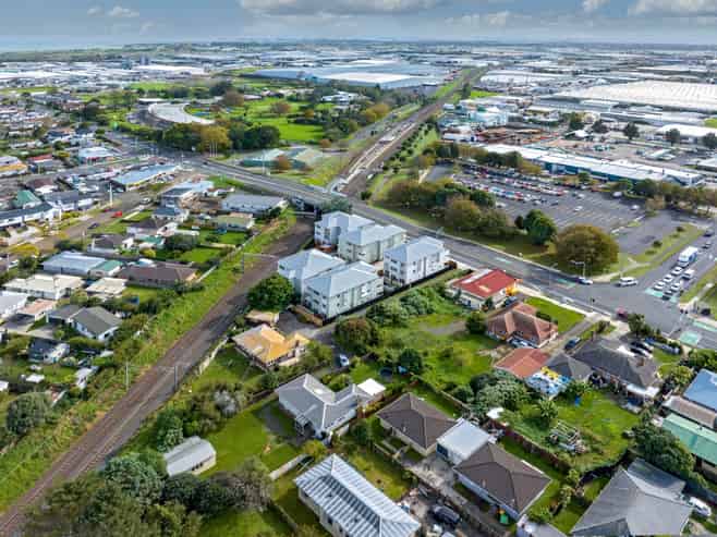 116-118 Browns Road, Manurewa