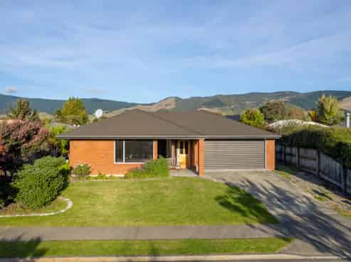 8 Maple Crescent, Richmond