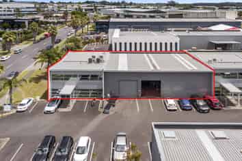 Pole position – road front industrial