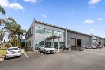 Pole position – road front industrial
