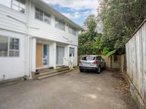 6 Cyril Way, Paparangi