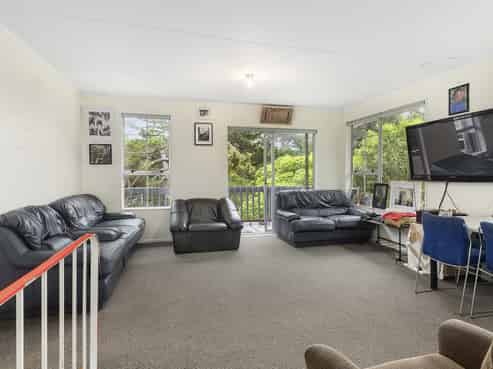 6 Cyril Way, Paparangi