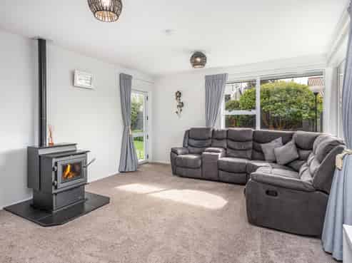 16A Kirk Road, Templeton