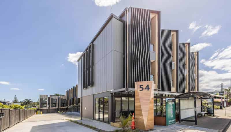 2/54 Taharoto Road, Takapuna