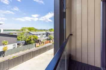 2/54 Taharoto Road, Takapuna