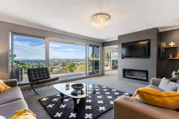13 Sadgrove Terrace, Mount Albert