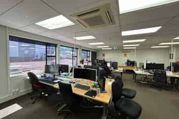 Really cheap sunny office and server room (with AC)