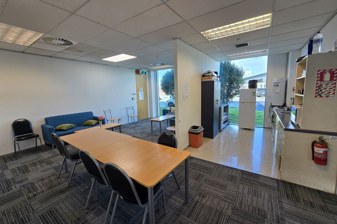 Tidy and efficient office in Wiri - Vista 3