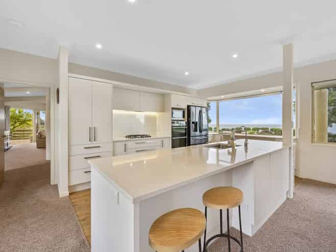 11 Kaimata Road, Bay View