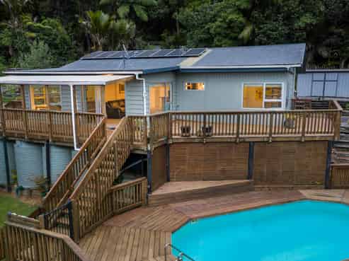 903 West Coast Road, Waiatarua