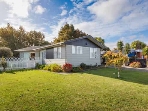 48 Somerset Crescent, Highbury