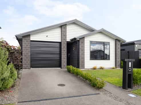 17 Trewern Avenue, Greenhill Park