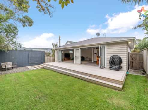 51 Bristol Square, Central Hutt