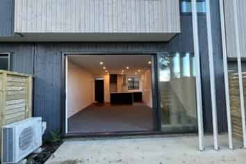 4B/4 Ferry Road, Eastbourne