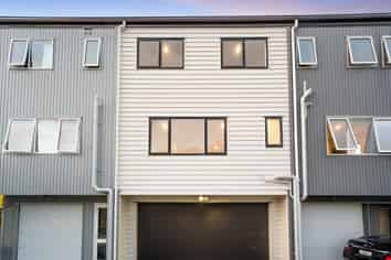 2/273 Mt Albert Road, Sandringham