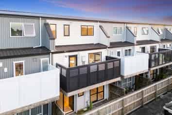 2/273 Mt Albert Road, Sandringham