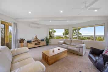 11 Kaimata Road, Bay View