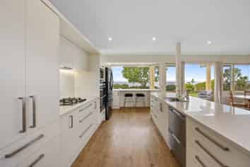 11 Kaimata Road, Bay View