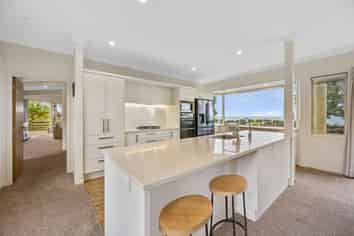 11 Kaimata Road, Bay View