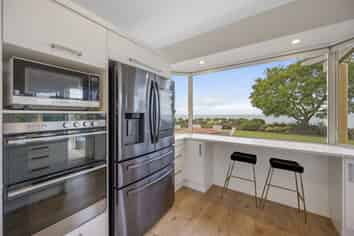 11 Kaimata Road, Bay View
