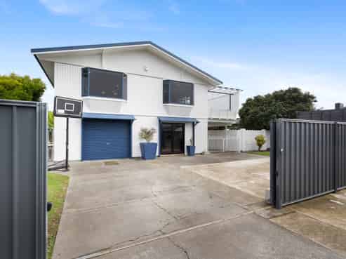 24 Valerie Street, Clive