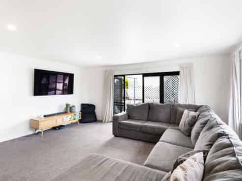 24 Valerie Street, Clive