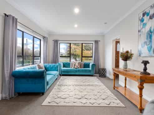 91 Broadway, Carterton
