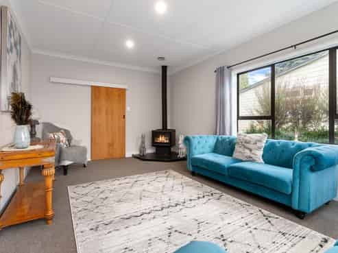 91 Broadway, Carterton