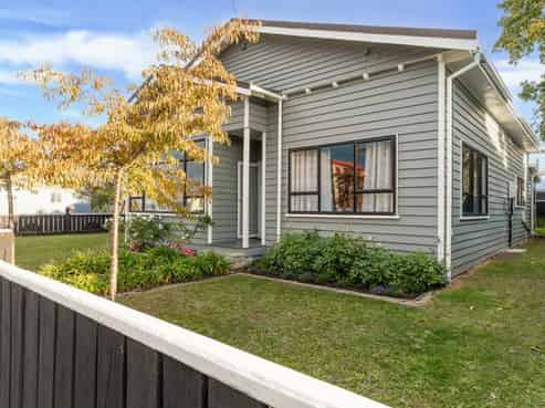 91 Broadway, Carterton